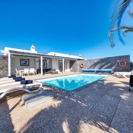 Blue Waves House - Heated Pool, Bbq And Bicycles By Lanzarote