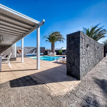 בית נופש Blue Waves House - Heated Pool, Bbq And Bicycles By Lanzarote *