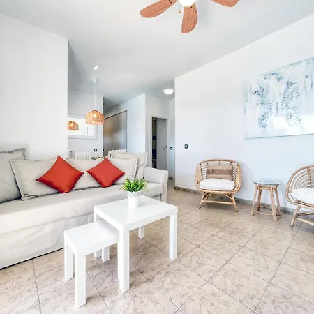 בית נופש Blue Waves House - Heated Pool, Bbq And Bicycles By Lanzarote