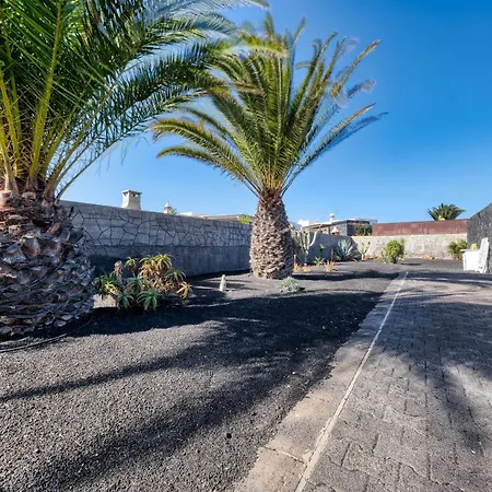 Blue Waves House - Heated Pool, Bbq And Bicycles By Lanzarote *